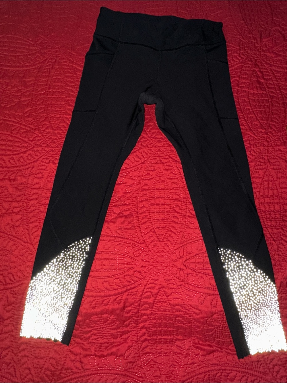 Lululemon Black crop Leggings with reflective Hem size 6